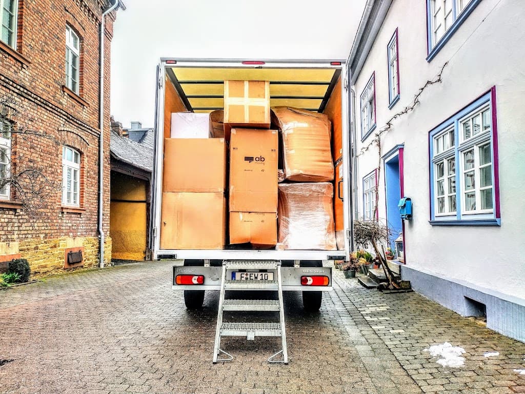 WINST Umzüge, Entrümpelung & Transporte